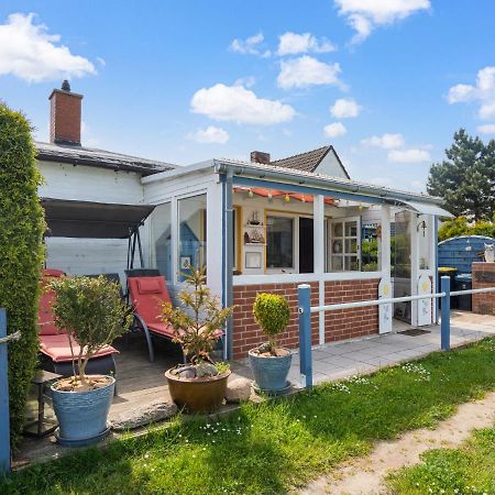 Beautiful Bungalow In Poel Near The Beach Fahrdorf  Εξωτερικό φωτογραφία