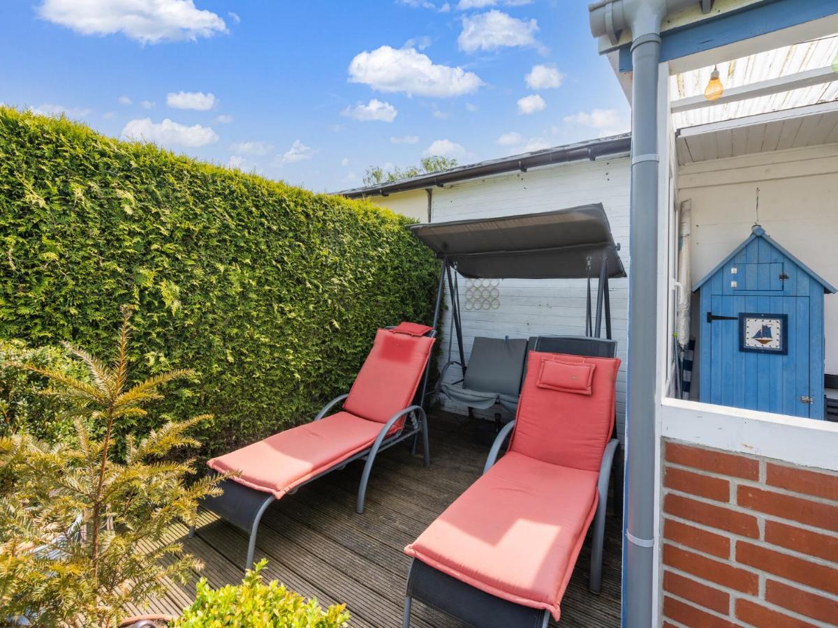 Beautiful Bungalow In Poel Near The Beach Fahrdorf  Εξωτερικό φωτογραφία
