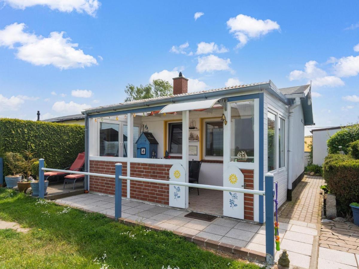 Beautiful Bungalow In Poel Near The Beach Fahrdorf  Εξωτερικό φωτογραφία