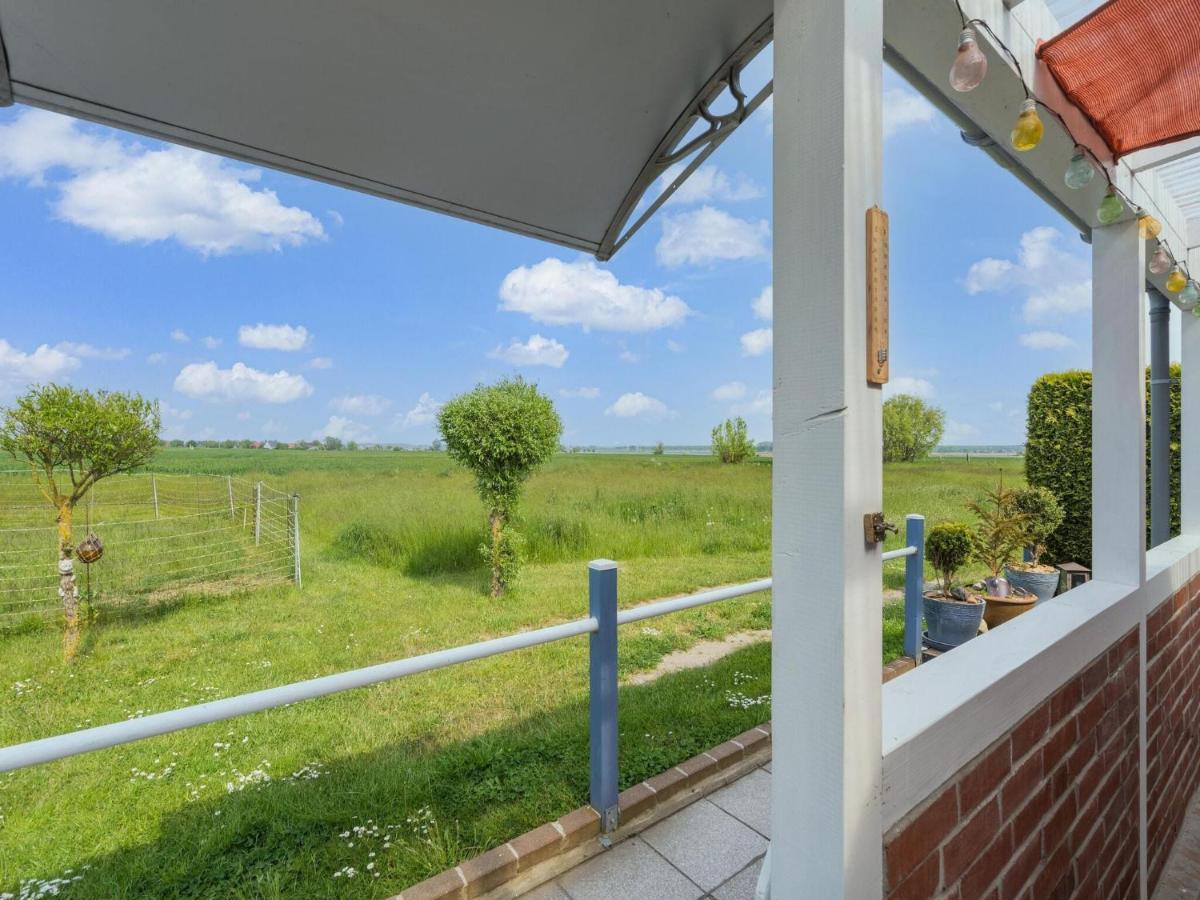 Beautiful Bungalow In Poel Near The Beach Fahrdorf  Εξωτερικό φωτογραφία